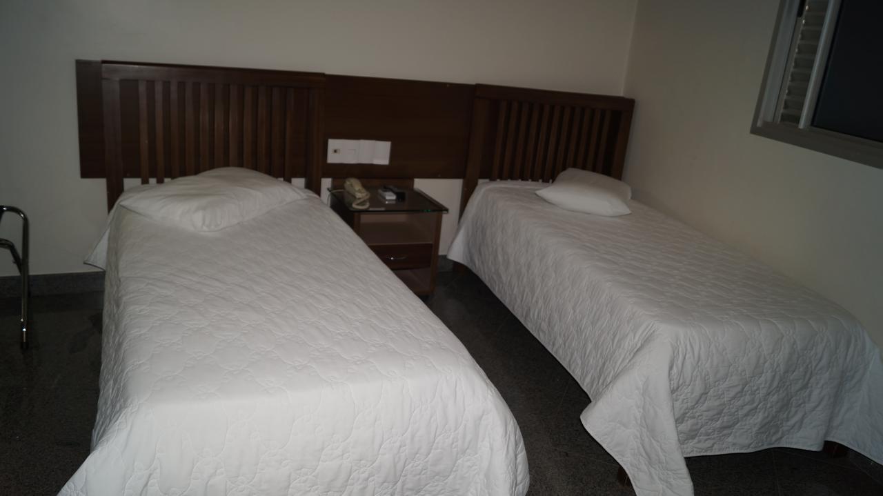 Lindoya Hotel Catalão Esterno foto