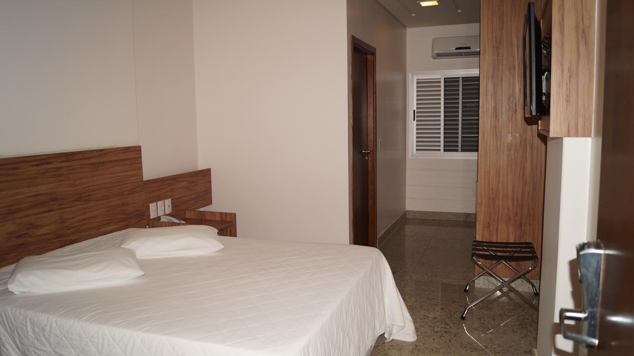 Lindoya Hotel Catalão Esterno foto