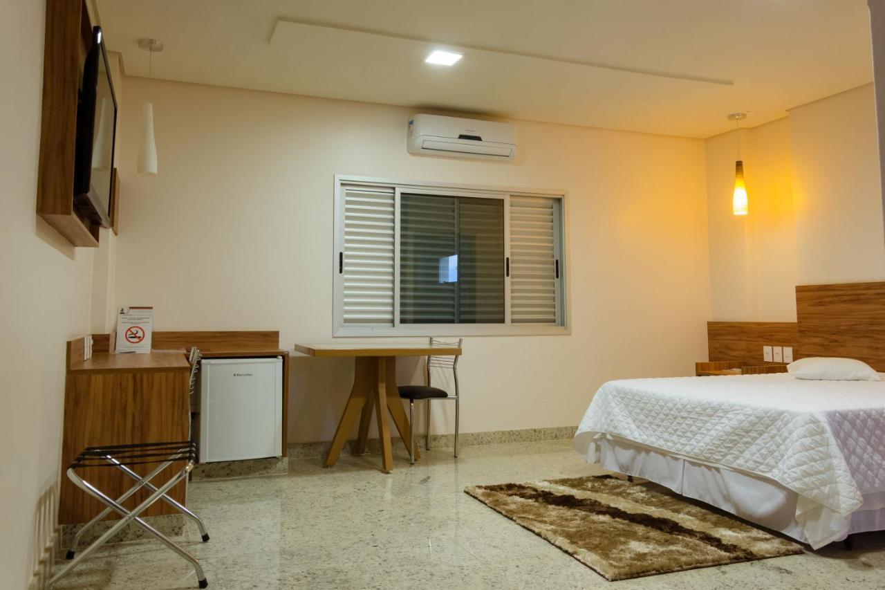 Lindoya Hotel Catalão Esterno foto