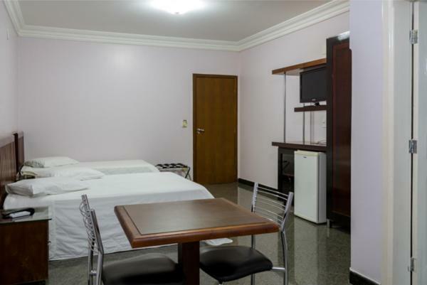 Lindoya Hotel Catalão Esterno foto