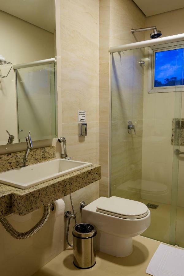 Lindoya Hotel Catalão Esterno foto